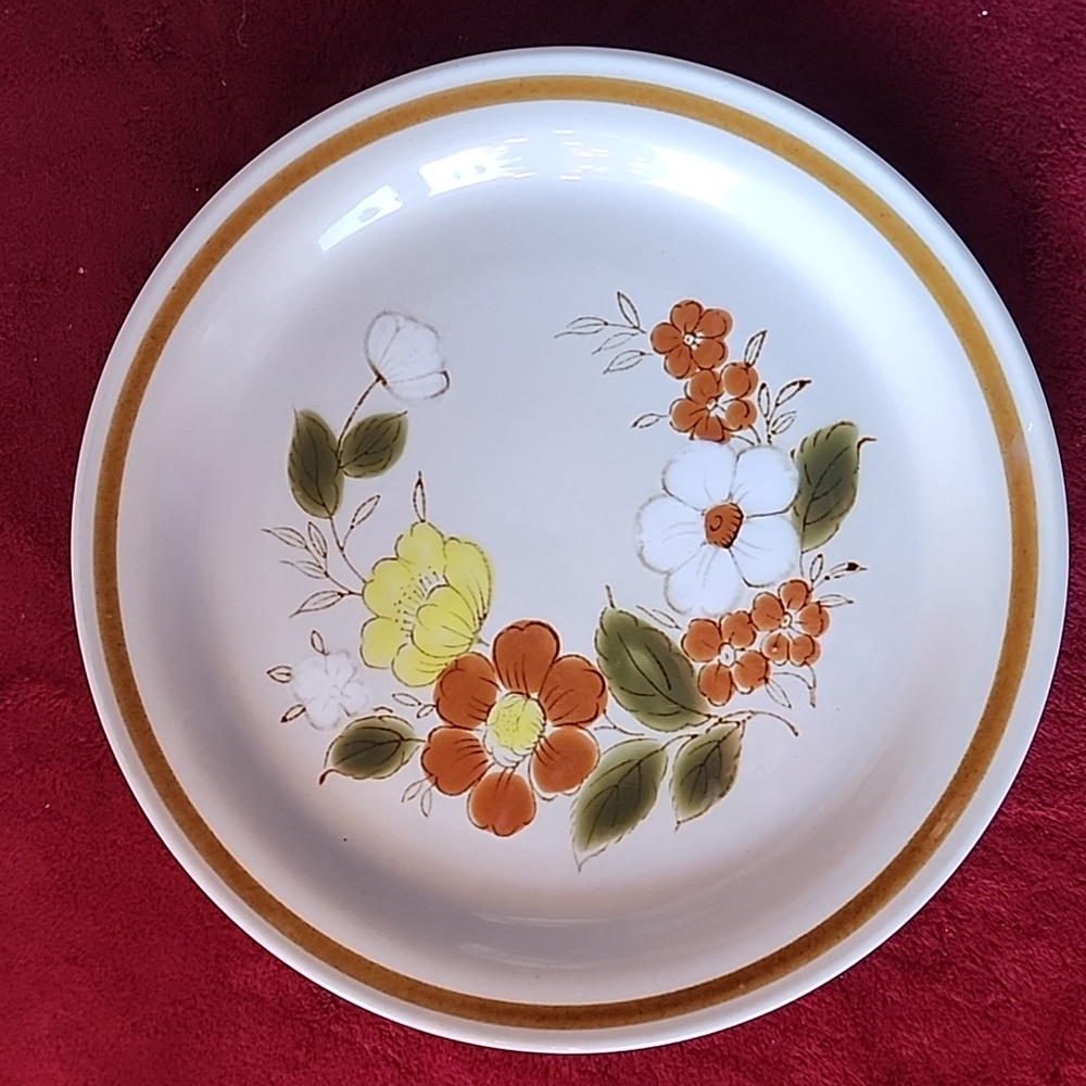 Mountain Wood Collection Stoneware. Trellis Blossom, Dinner Plate. Japan